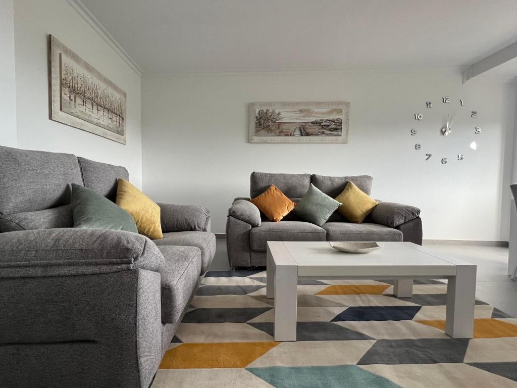 A seating area at Apartamentos Maria de Lucia- Ático