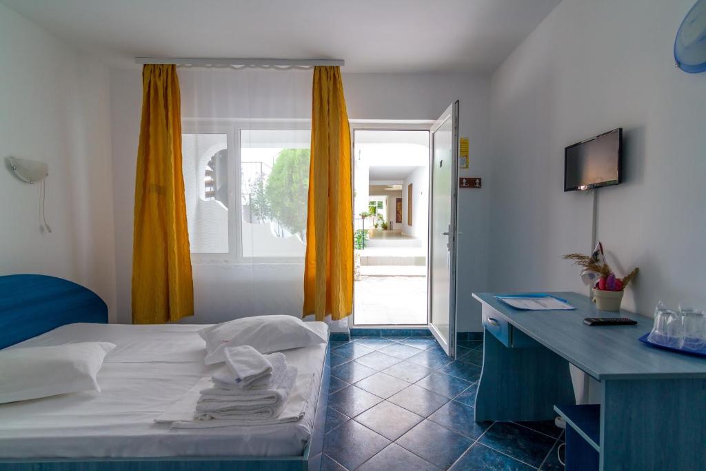 Hotel Laguna - Triple Room With Balcony