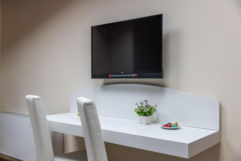 A television and/or entertainment centre at AGORA' Castelnuovo della Daunia