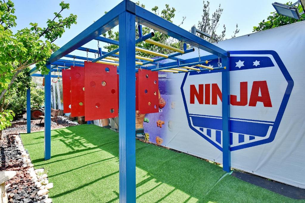 Certifikát, hodnocení, plakát nebo jiný dokument vystavený v ubytování מיקאסה ג'וי - וילה וסוויטה מדהימות עם בריכה פרטית