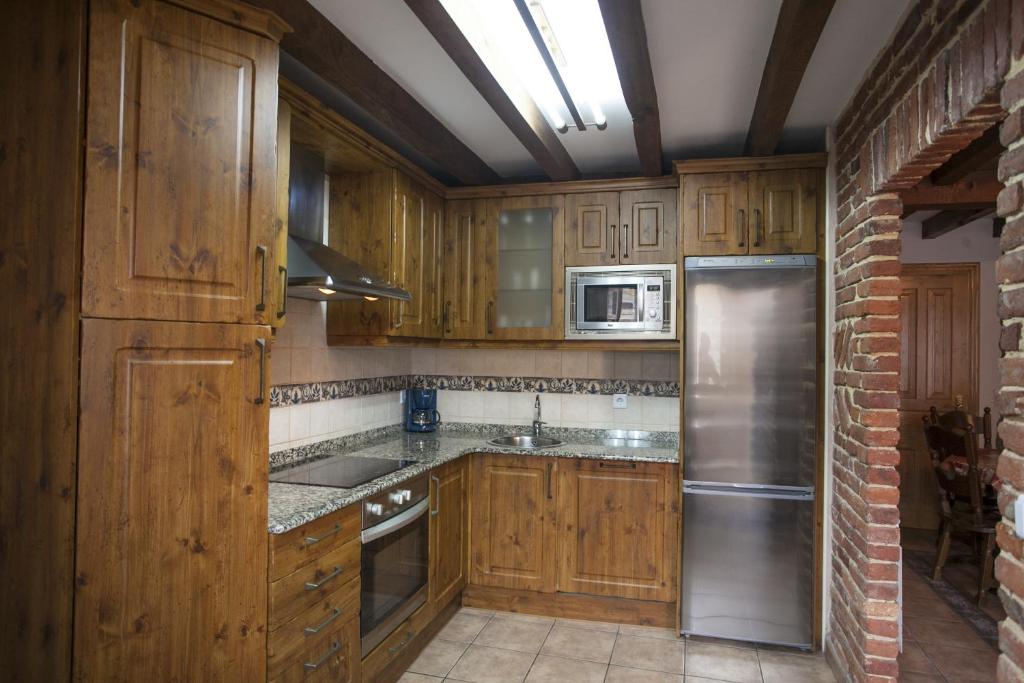 A kitchen or kitchenette at El Cabañon de Pimiango