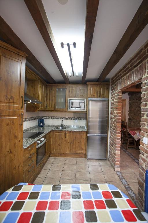 A kitchen or kitchenette at El Cabañon de Pimiango