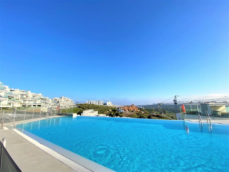 Bazén v ubytovaní Luxurious holiday apartment near Puerto Banus alebo v jeho blízkosti