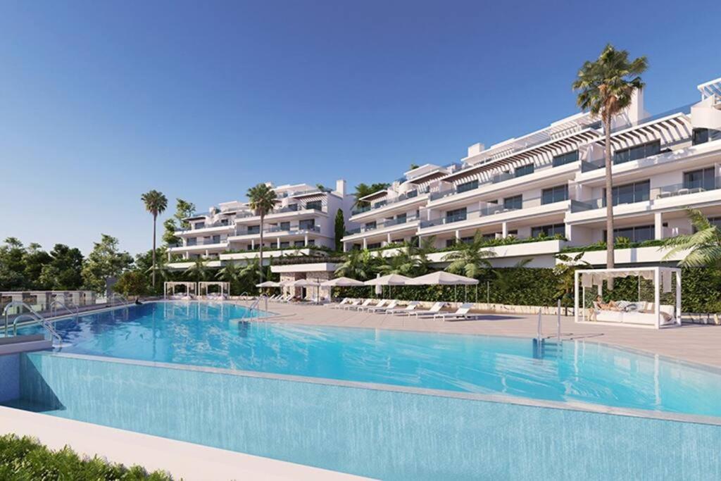 Bazén v ubytovaní Luxurious holiday apartment near Puerto Banus alebo v jeho blízkosti