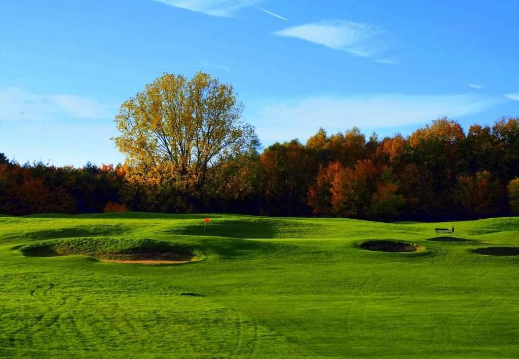 Golf pri dovolenkovom dome alebo okolí