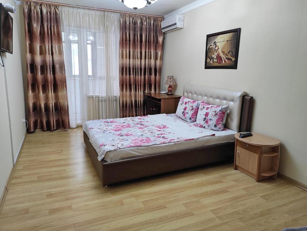 a bedroom with a bed and a window at Квартира на Пентагоне in Bender