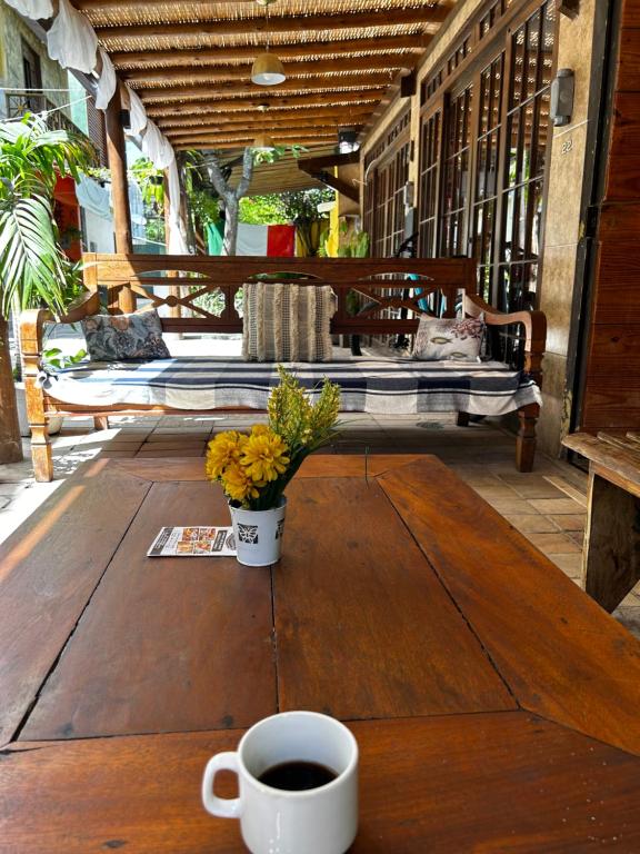 Um restaurante ou outro lugar para comer em Pousada Bar Café Algas Marinhas
