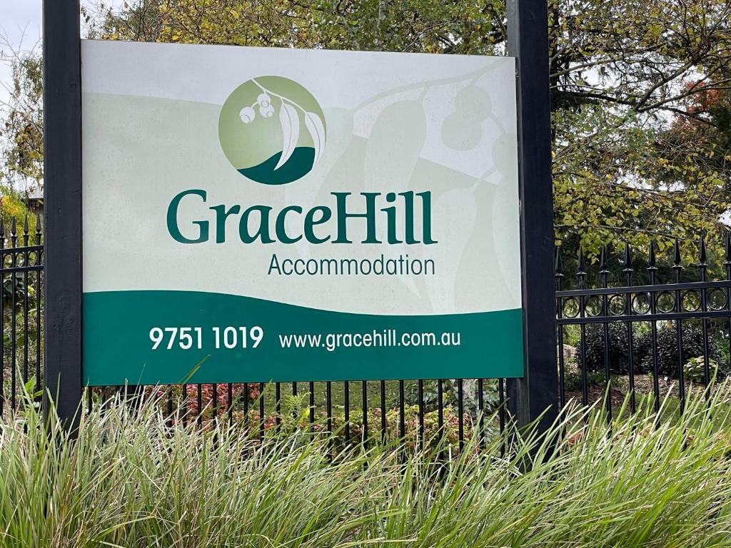 a sign for agrasshill association on a fence at Gracehill Accommodation in Olinda