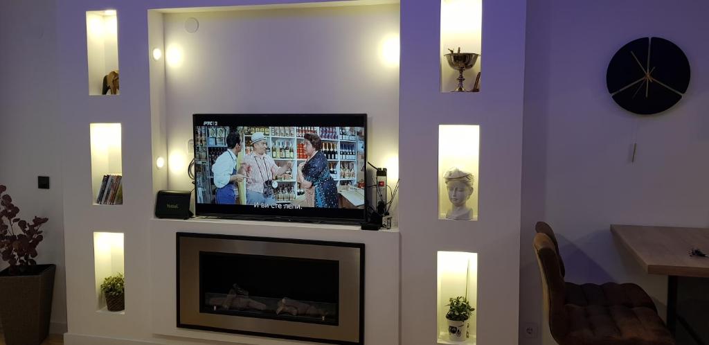 TV a/nebo společenská místnost v ubytování Centar 5 star