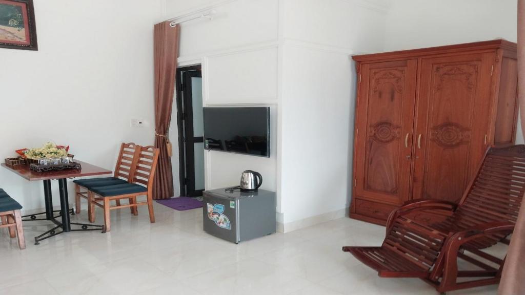 TV a/nebo společenská místnost v ubytování Nha Xanh Homestay
