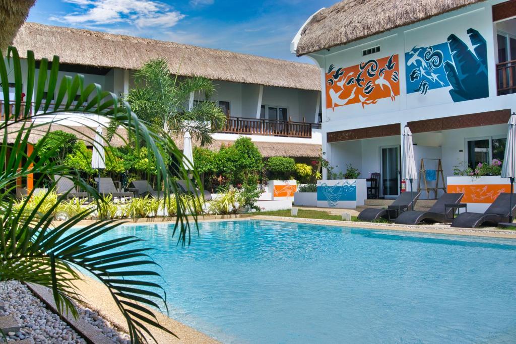 Bazén v ubytování Amihan Resort nebo v jeho okolí