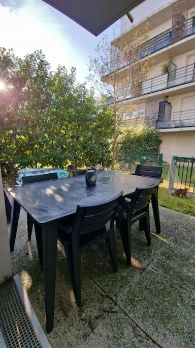 Fotografia z galérie ubytovania Studio jardin et terrasse v destinácii Corbeil-Essonnes