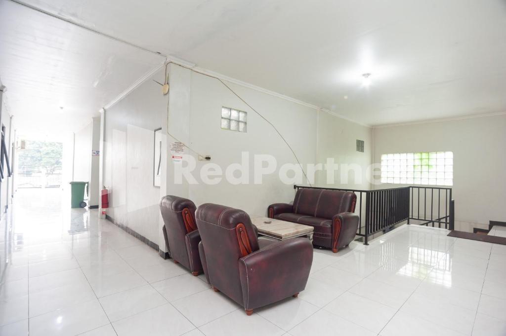Posezení v ubytování Wisma Juanda Bogor Mitra RedDoorz
