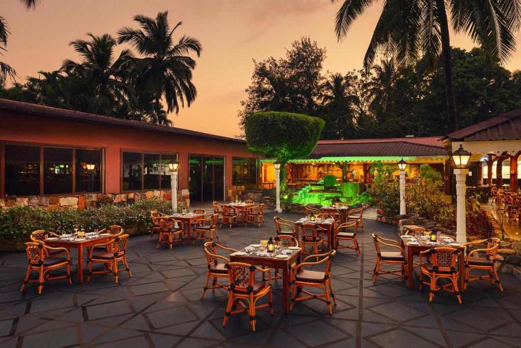Restaurace v ubytování Fortune Resort Benaulim Goa - Member ITC Hotels' Group