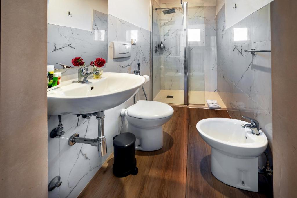 A bathroom at Le Marinelle Aff Trani