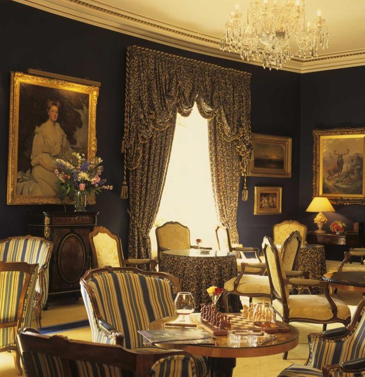 Posezení v ubytování Marlfield House Hotel Relais et Chateaux