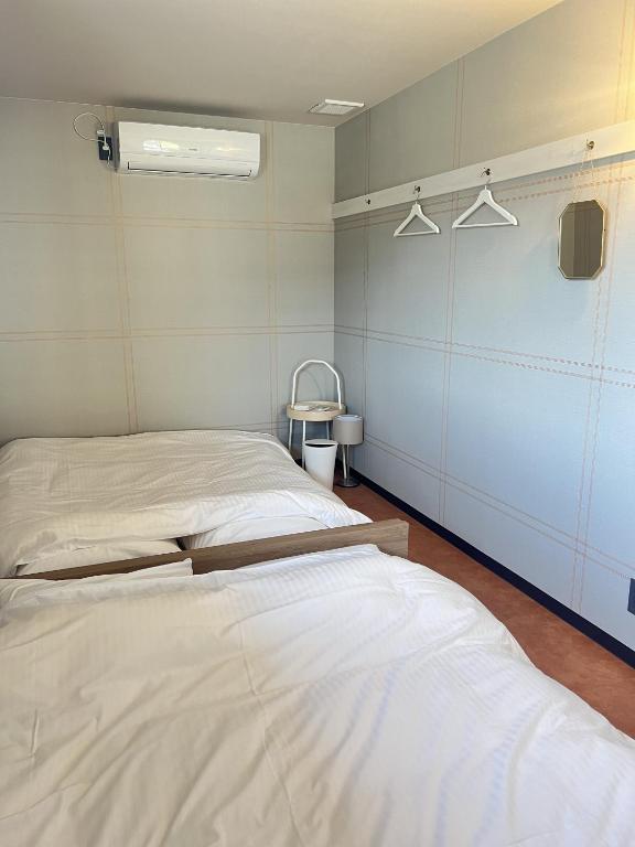 Postel nebo postele na pokoji v ubytování KIIIYA cafe&hostel