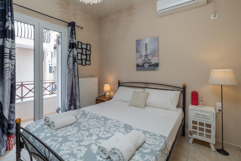 a bedroom with a bed and a window at City Suite in Kefalonia in Argostoli