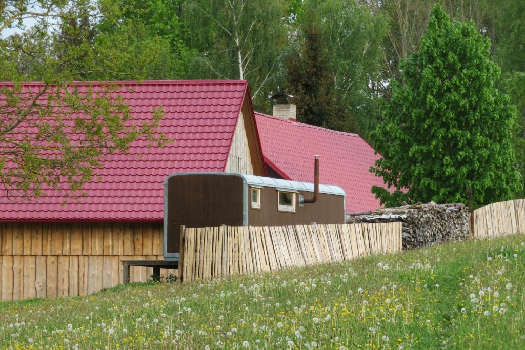 Zahrada ubytování Maringotka na samotě na kozí farmě