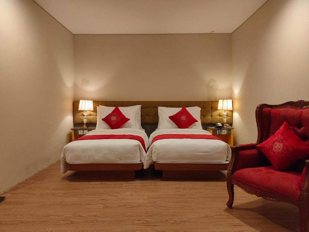 Postel nebo postele na pokoji v ubytování Ramada by Wyndham Yogyakarta