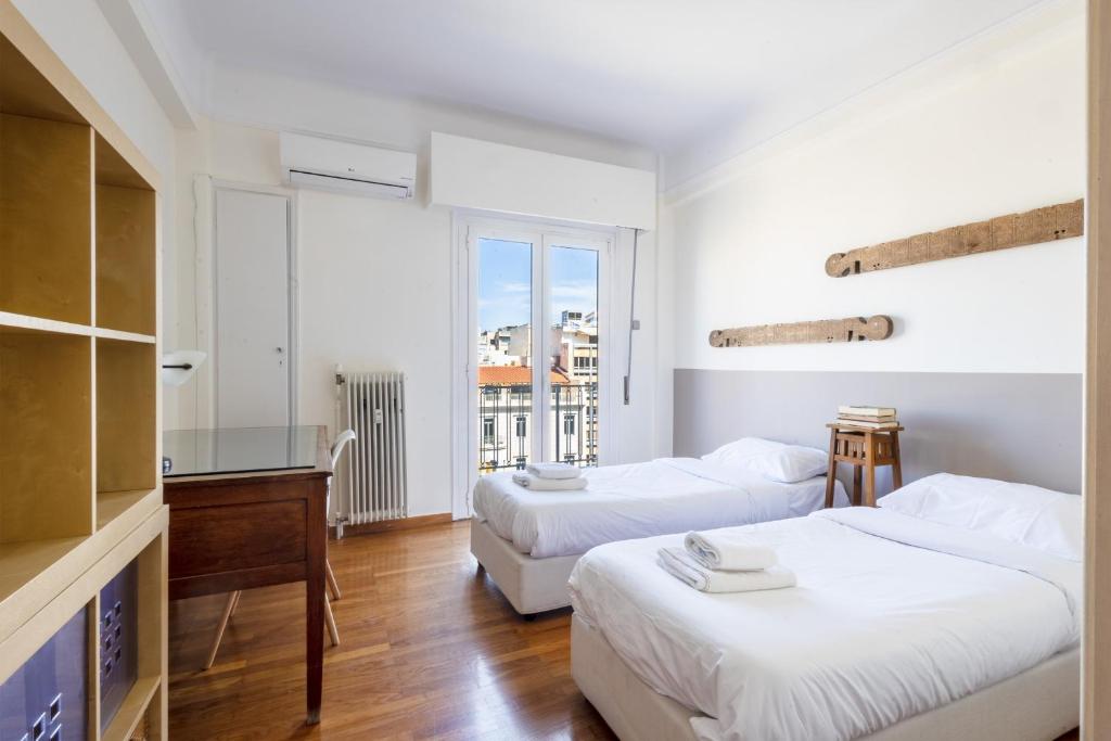 Posteľ alebo postele v izbe v ubytovaní 3 bdr Apt Incredible Acropolis View