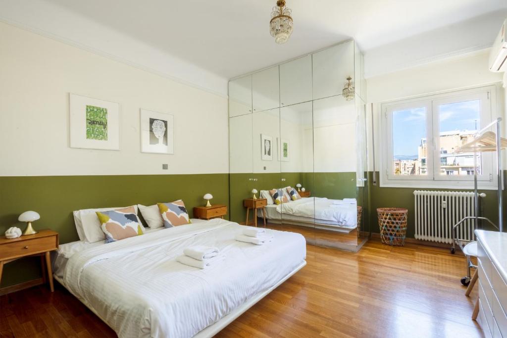 Posteľ alebo postele v izbe v ubytovaní 3 bdr Apt Incredible Acropolis View