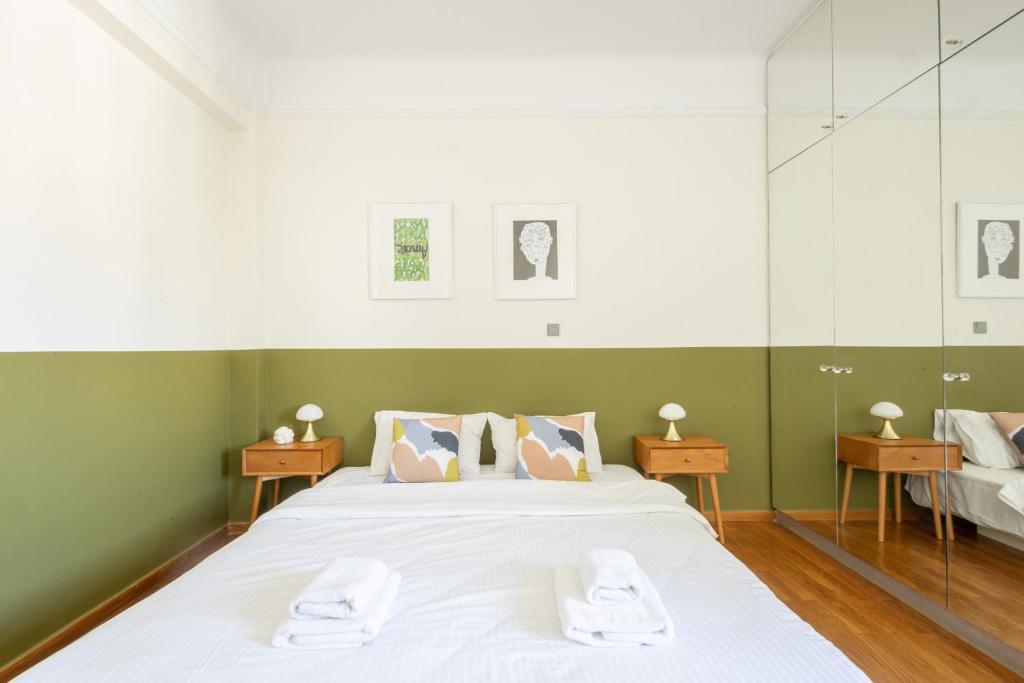 Posteľ alebo postele v izbe v ubytovaní 3 bdr Apt Incredible Acropolis View