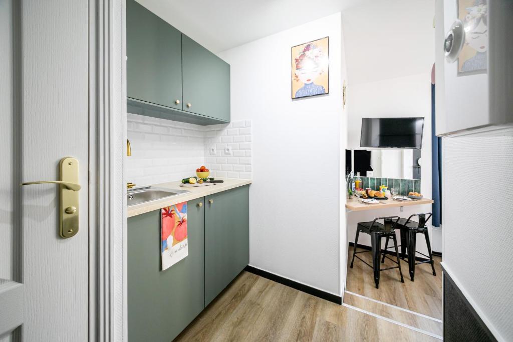 Dapur atau dapur kecil di Apartments WS H&ocirc;tel de Ville - Beaubourg