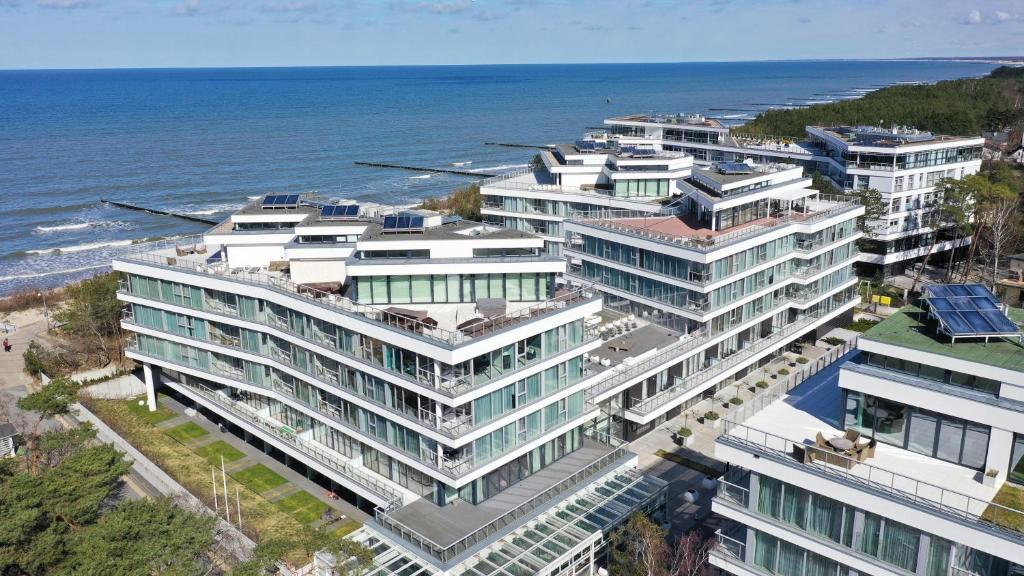 an aerial view of a building next to the ocean at Apartamenty Sun & Snow Dune B in Mielno