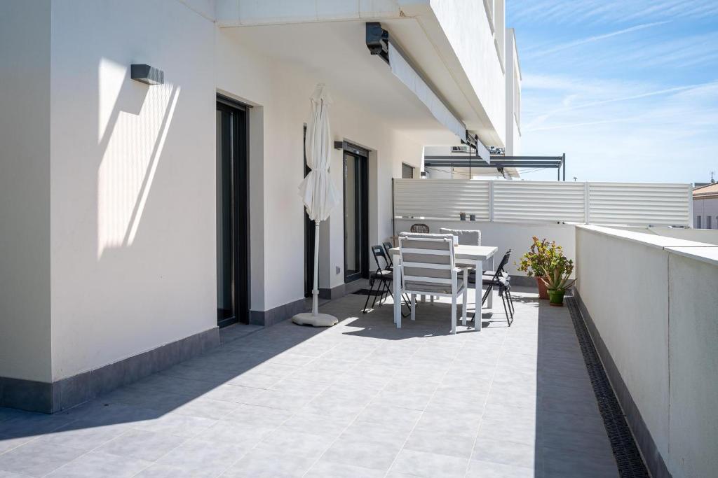 Balkón alebo terasa v ubytovaní AT307 Planta baja con piscina a pocos metros de la playa Cañadel