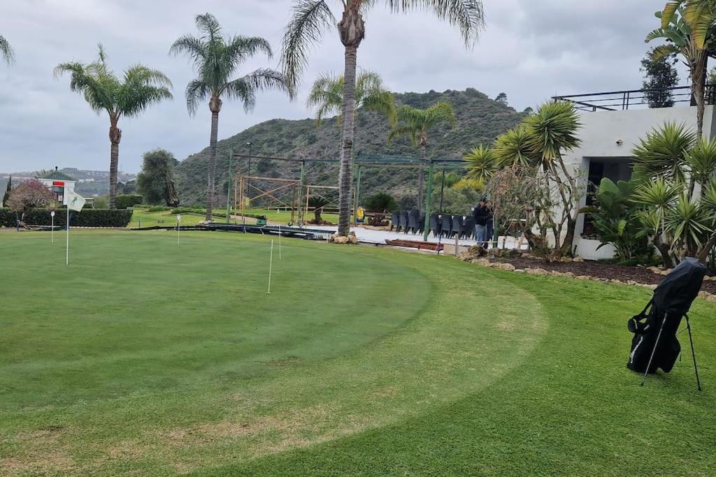 Golf v apartmánu nebo okolí