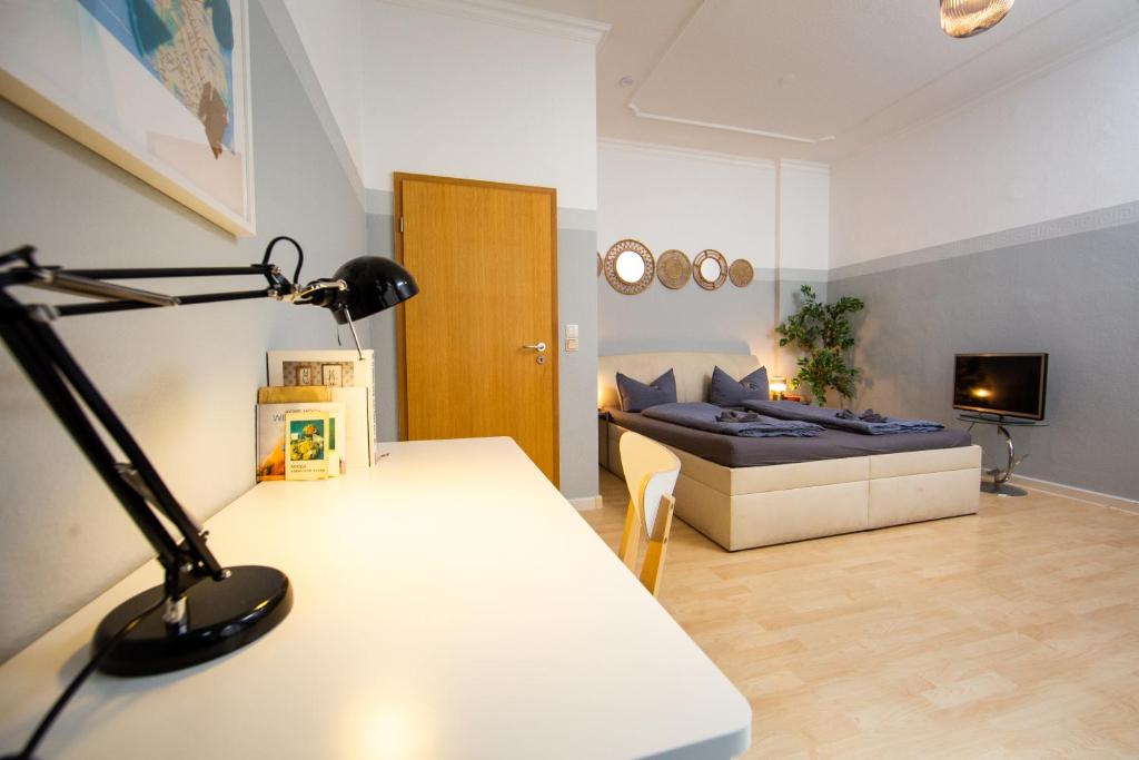 12 FEWOs im Jugendstilhaus mit Aufzug, Terrasse, Kingsize-Bett, Smart-TV, etc - Квартира с тремя спальнями