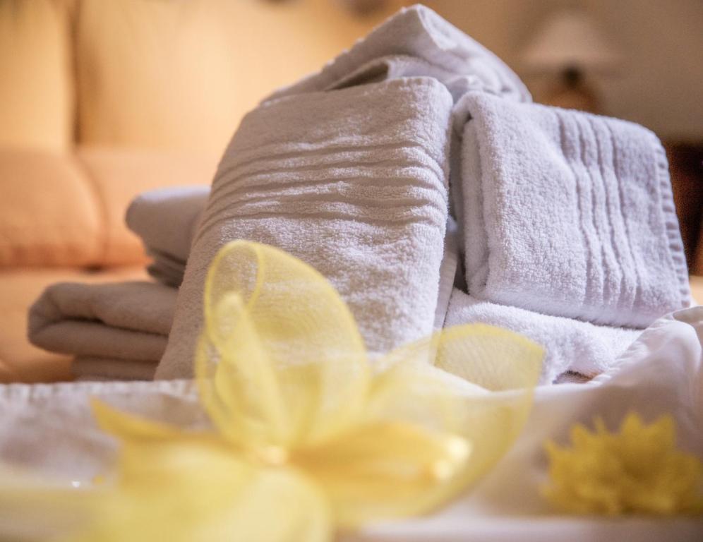 Łóżko lub łóżka w pokoju w obiekcie Agriturismo le due querce