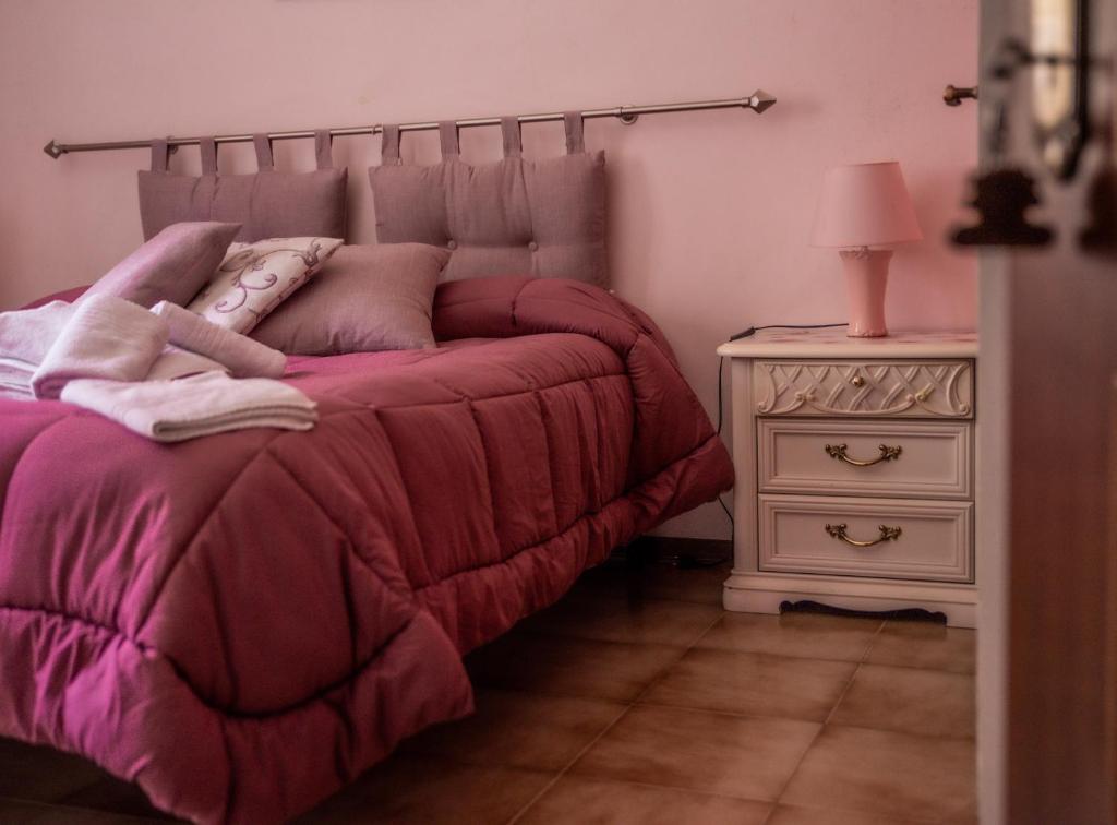 Łóżko lub łóżka w pokoju w obiekcie Agriturismo le due querce