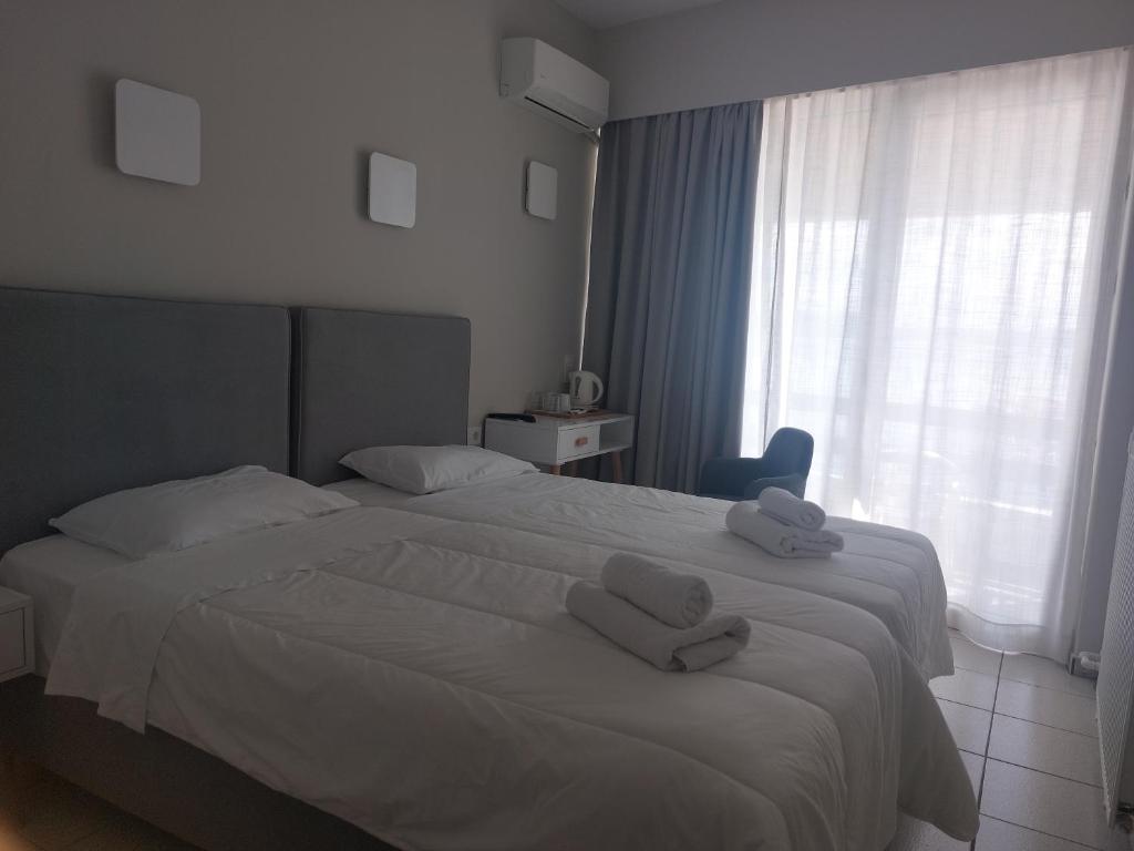 Postel nebo postele na pokoji v ubytování Hotel Avra
