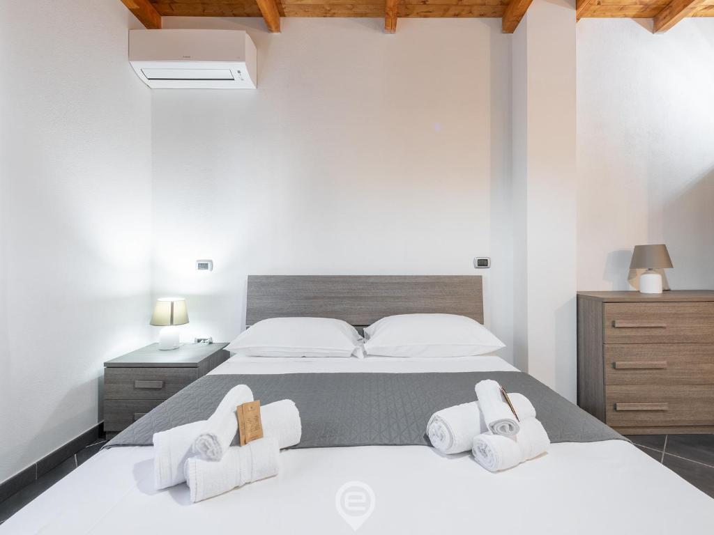 Floris Modern House tesisinde bir odada yatak veya yataklar