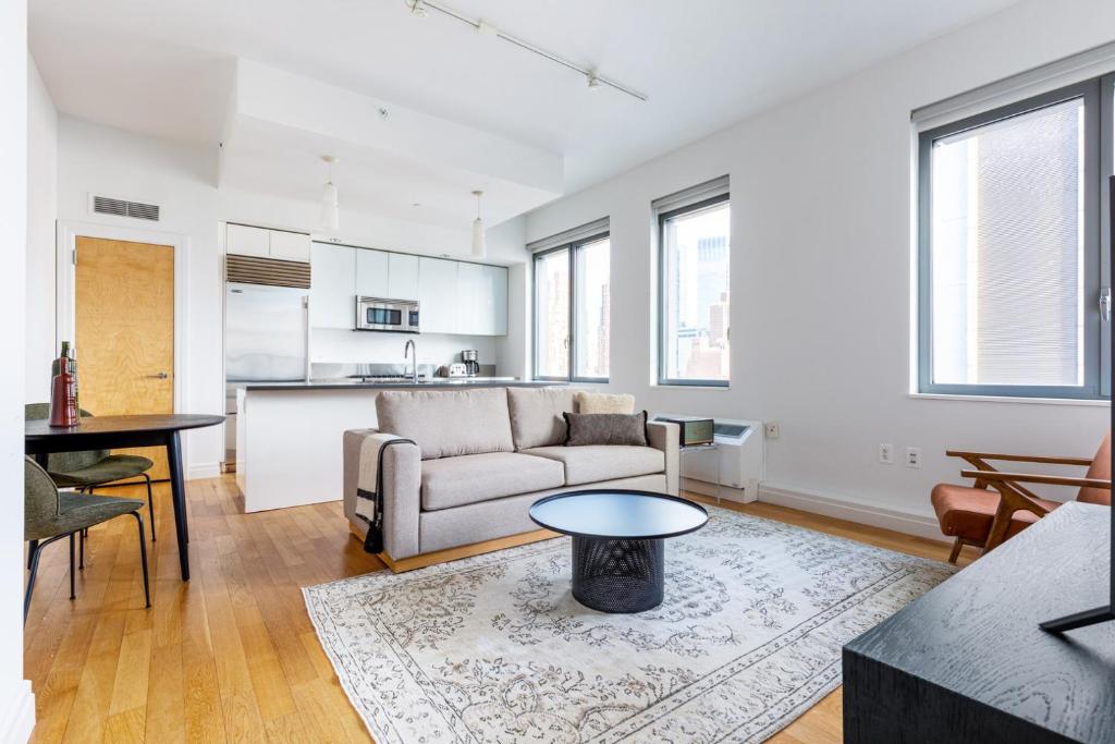 Hells Kitchen 2BR w Doorman nr Central Park NYC-522, New York (updated ...