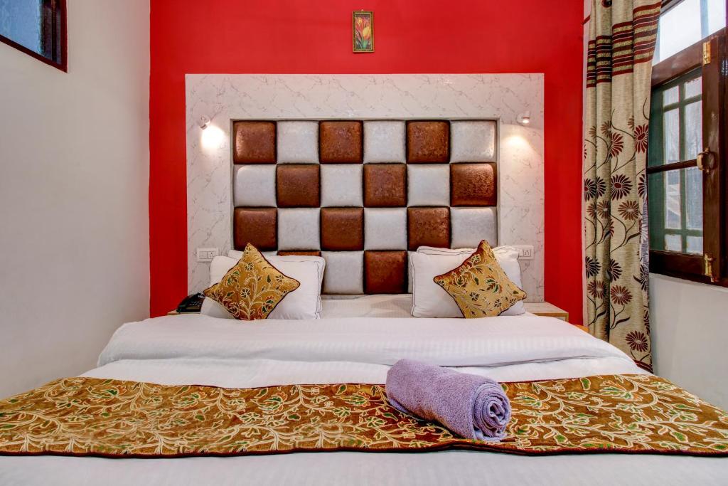 Postel nebo postele na pokoji v ubytování HOTEL ROYAL HAMEED