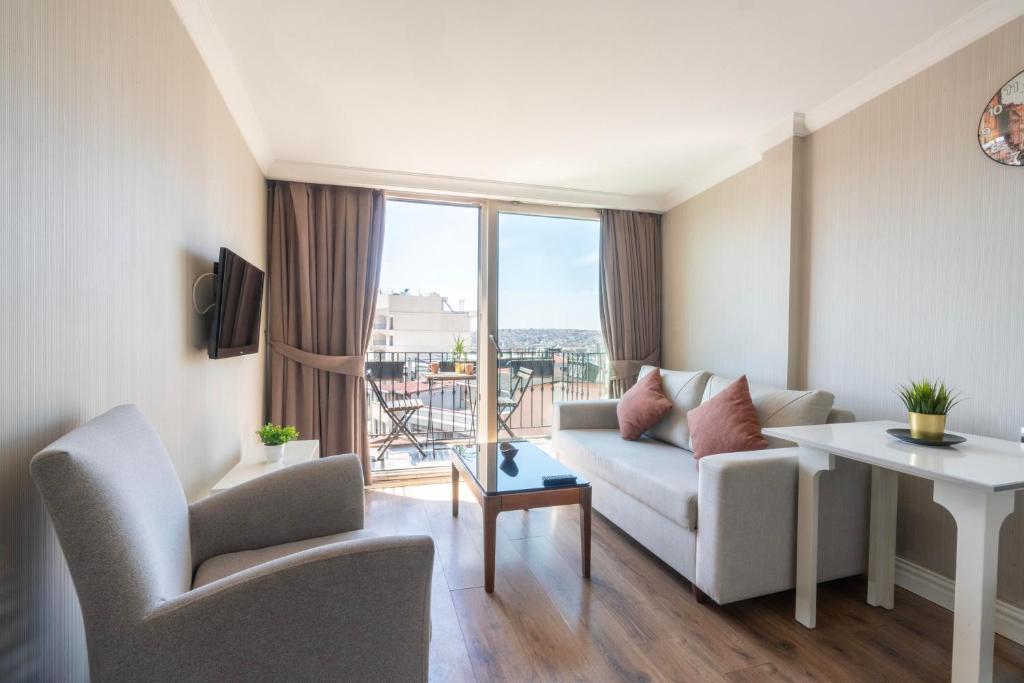 a living room with a couch and a table and chairs at 6 Apartment Galata in Istanbul