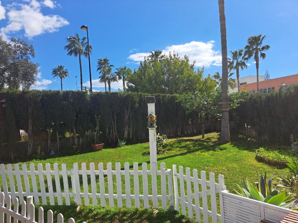 Zahrada ubytování Apartamento con jardín y piscina Pet friendly