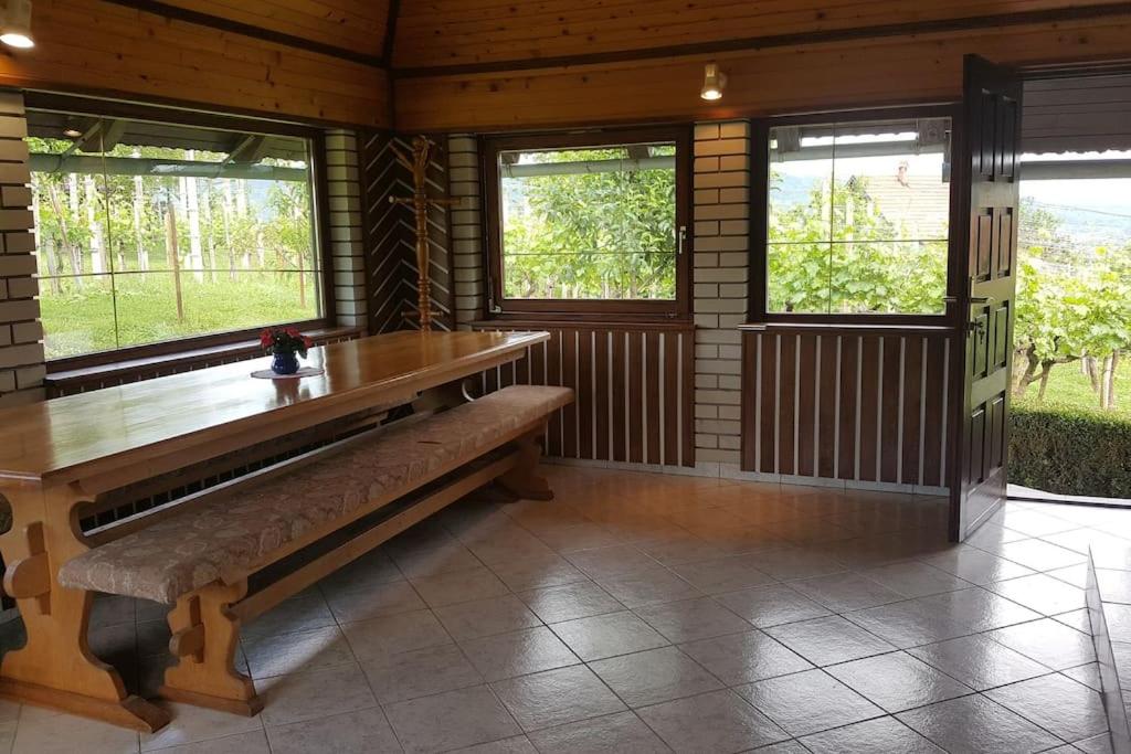 Fotografie z fotogalerie ubytování Cottage near river Kolpa, vineyards,top location. v destinaci Adlešiči