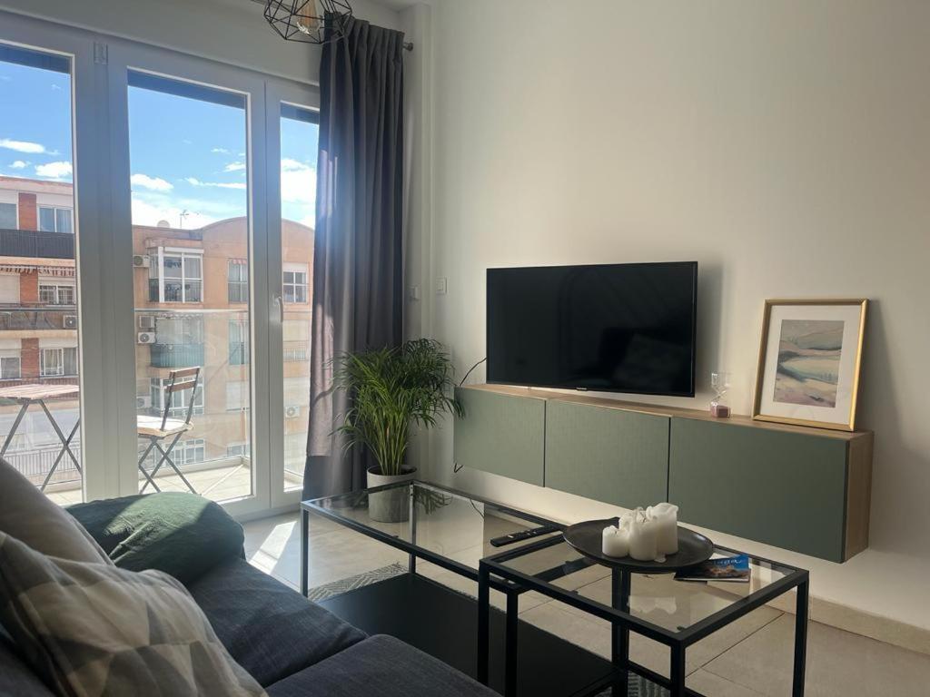 Televízia a/alebo spoločenská miestnosť v ubytovaní Love Rent4 Málaga loft