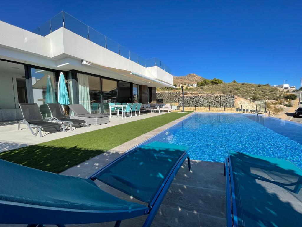 Villa nueva con piscina en Finestrat, Spain - Booking.com