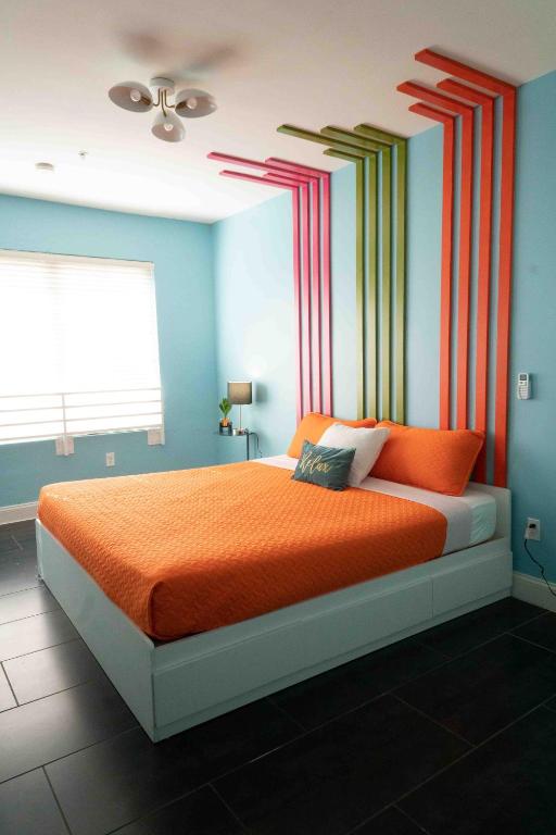Postel nebo postele na pokoji v ubytování Beds n' Drinks