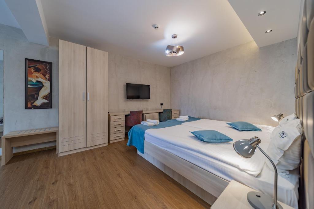 Postel nebo postele na pokoji v ubytování Hotel Garni VIZURA Sport