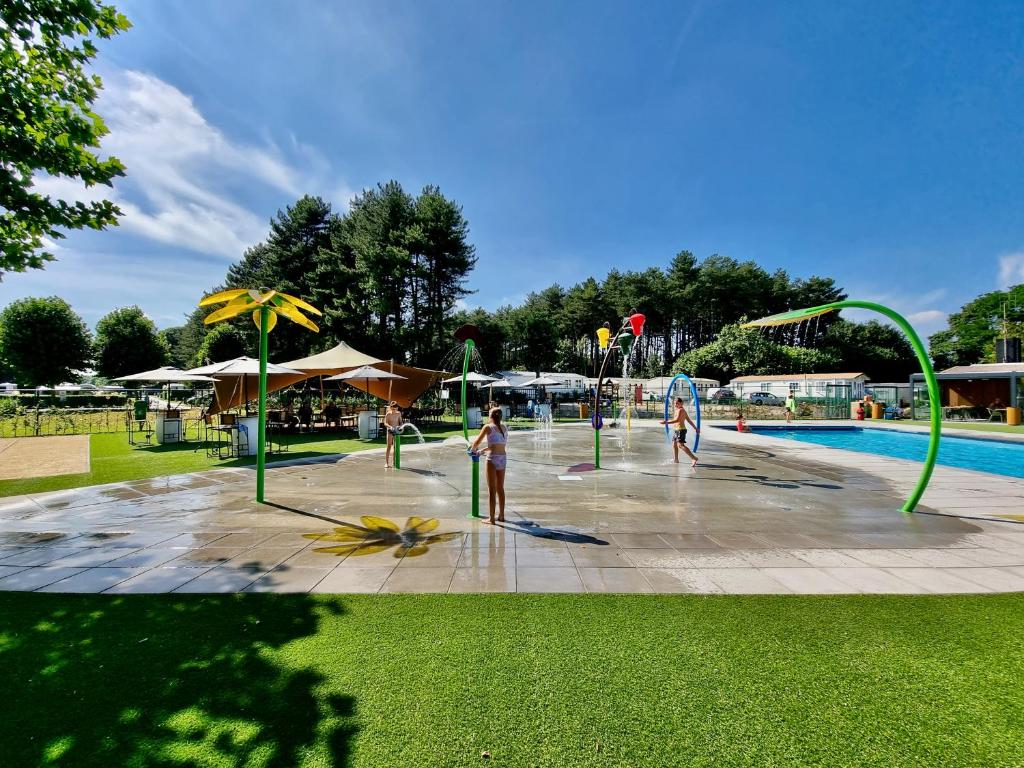 Bazén v ubytování Vakantiepark Breebos nebo v jeho okolí