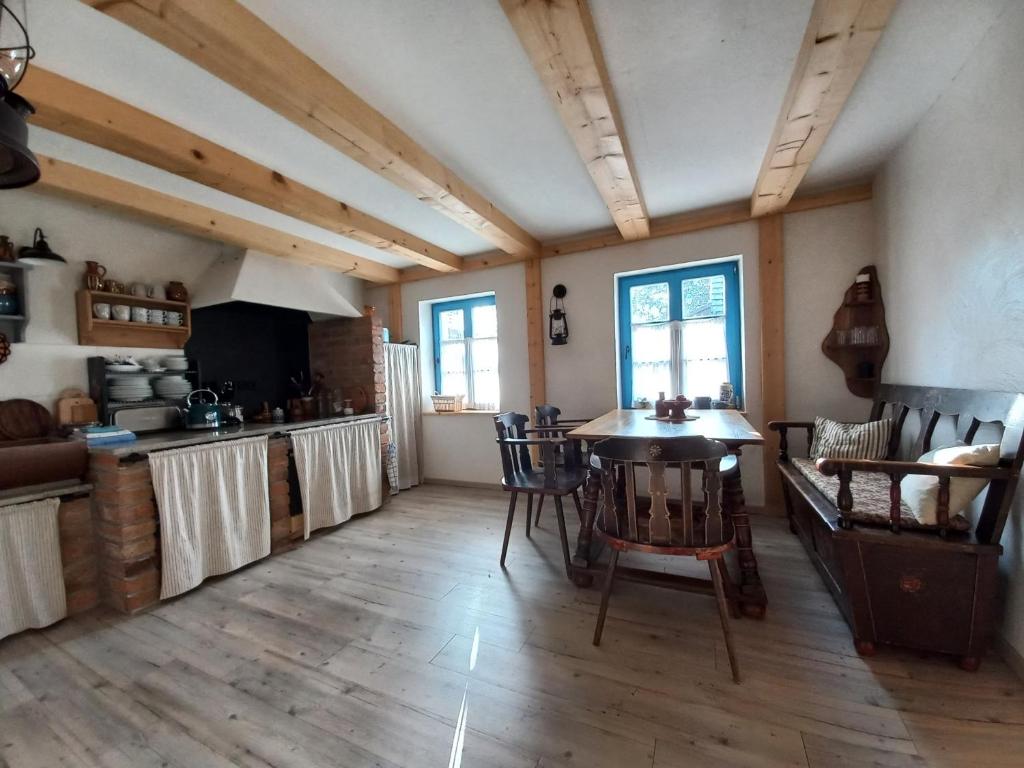 a kitchen with a table and chairs in a room at Ferienhof Kchischowka in Vetschau