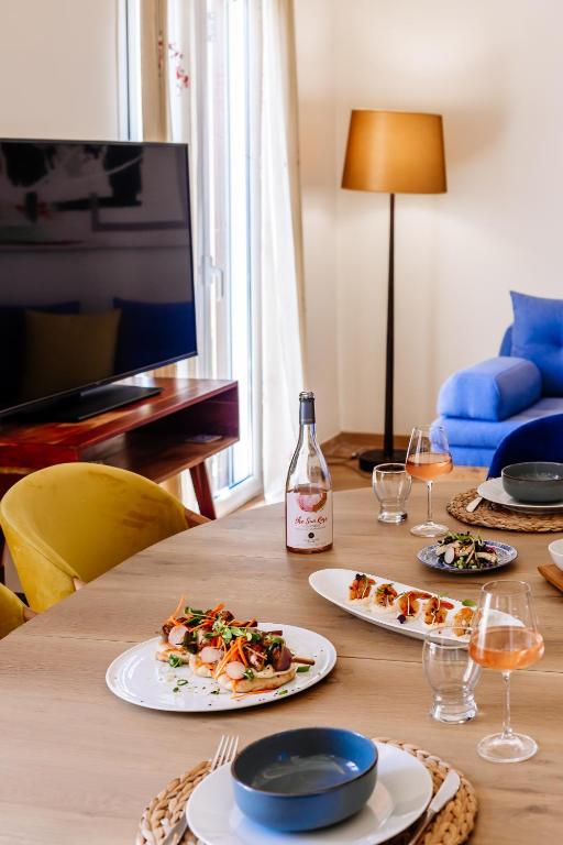 Makanan di atau berdekatan apartmen