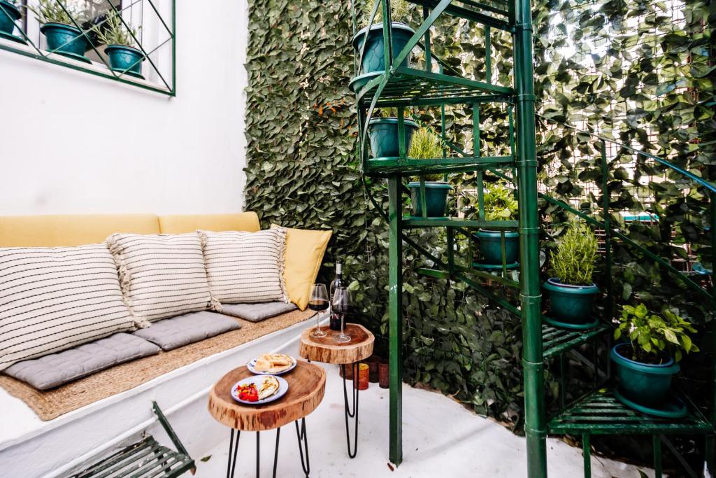 Ruang duduk di Deviazi 4 - Charming Apartment for 2 in the Heart of the City-5 Minutes from the beach By Villa Mana Gers
