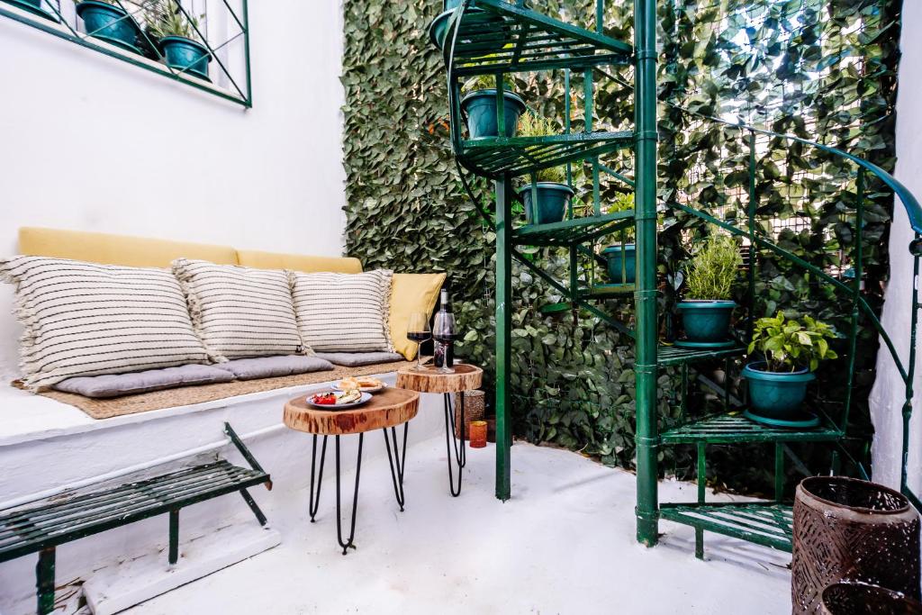 Ruang duduk di Deviazi 4 - Charming Apartment for 2 in the Heart of the City-5 Minutes from the beach By Villa Mana Gers